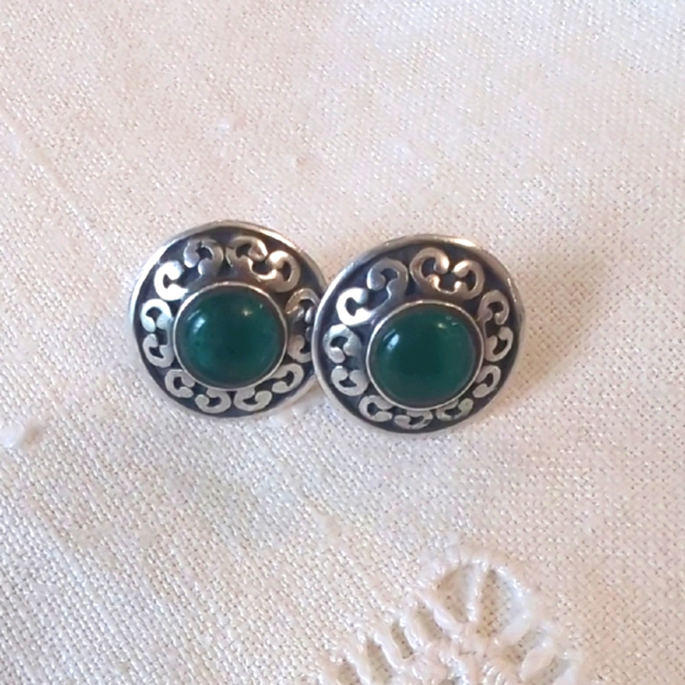 Vintage Sterling Silver Green Onyx Cabochon Earrings - Picture 3 of 4